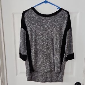 Simply Vera Vera Wang Charcoal and Black Knit Top